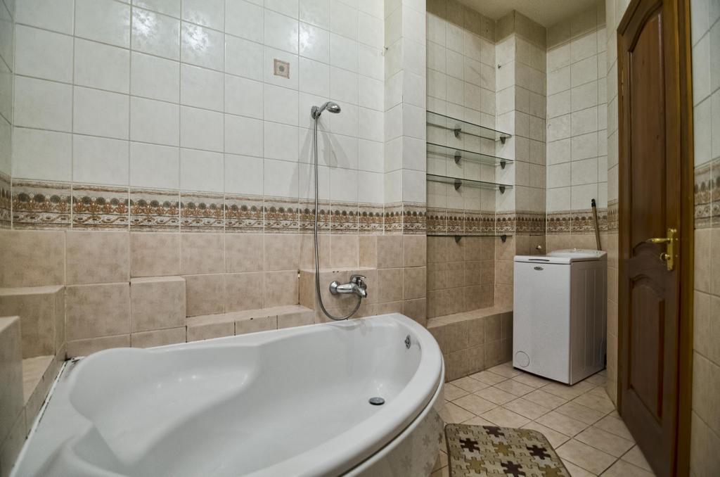 Apartment Hnatuka Center Лвив Екстериор снимка