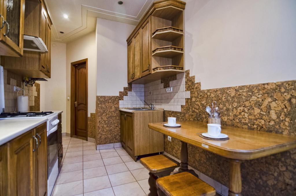 Apartment Hnatuka Center Лвив Екстериор снимка